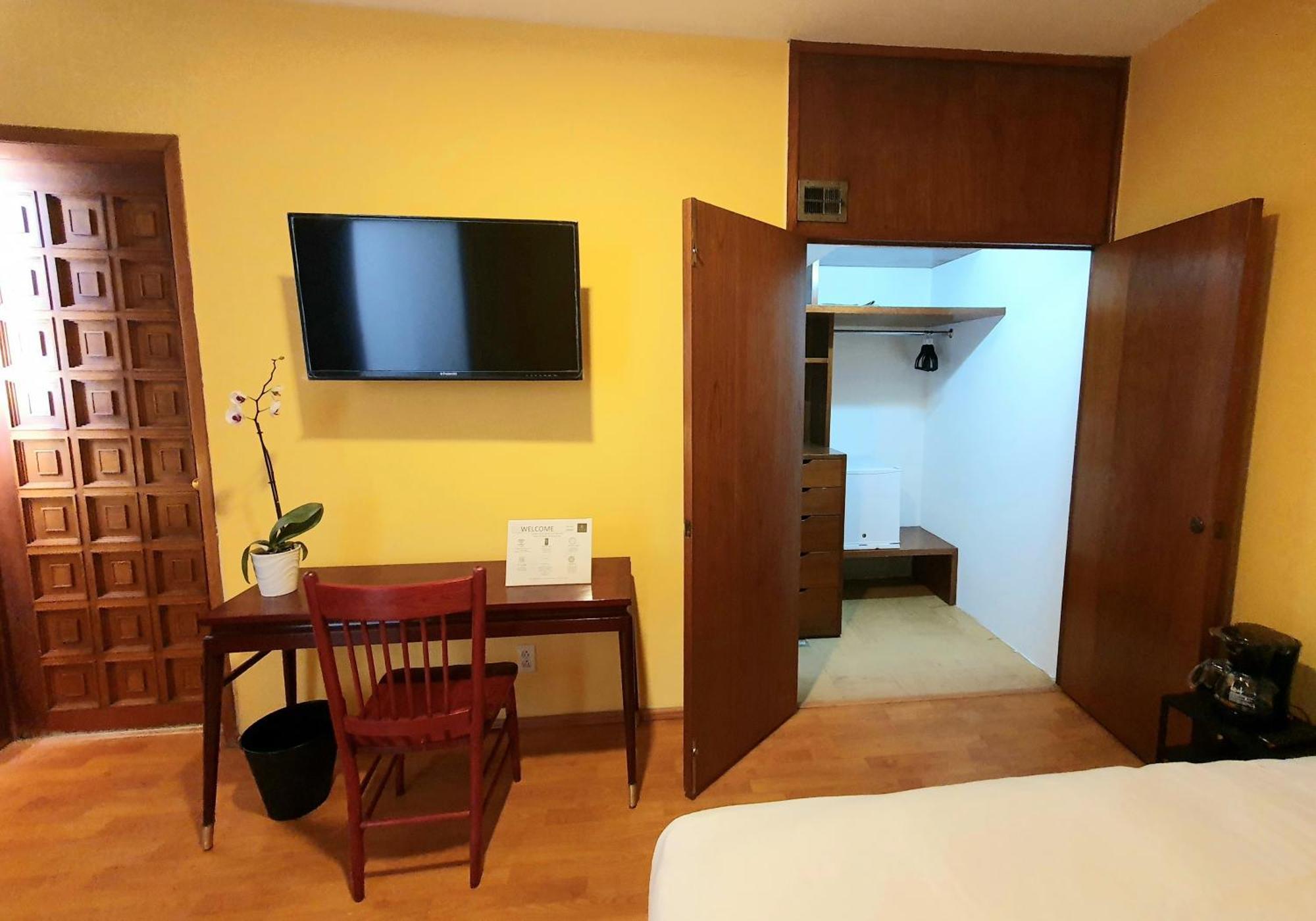 Lindas Suites Eugenio Sue Mexico City Exterior photo